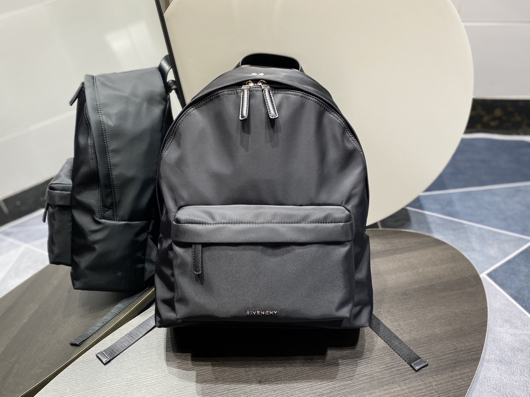 Givenchy Essentiel U Backpack Black For Women‎ 16.9in/43cm BK508HK17N-001
