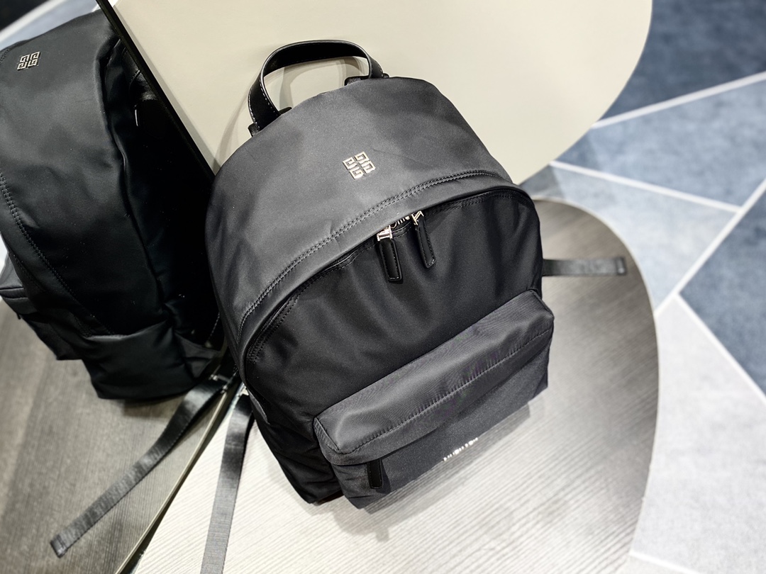 Givenchy Essentiel U Backpack Black For Women‎ 16.9in/43cm BK508HK17N-001