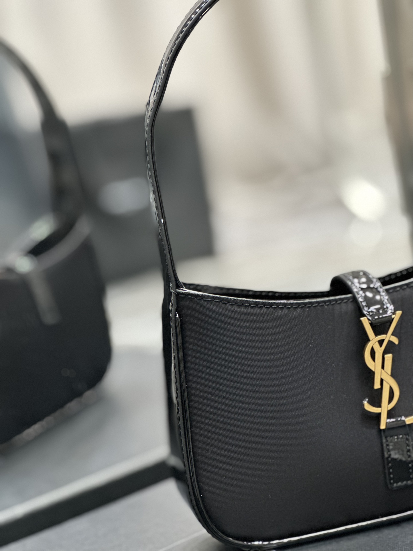 Sa1nt Lau*nt Le 5 A 7 Mini Black For Women‎ 7.5in/19cm