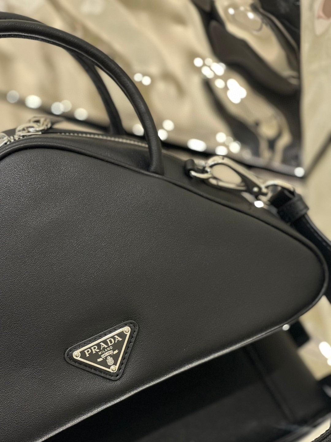 Pra*a Triangle Bag White/Black For Women 9.8 in / 25 cm 1BB082_2BYA_F0009_V_NEO