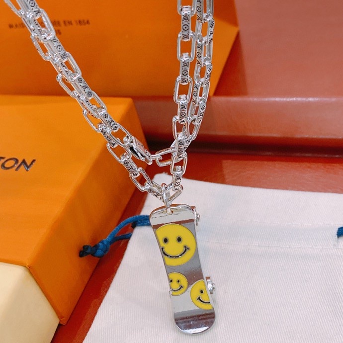 L0vis Vvtt0n Skateboard Necklace Silver For Women