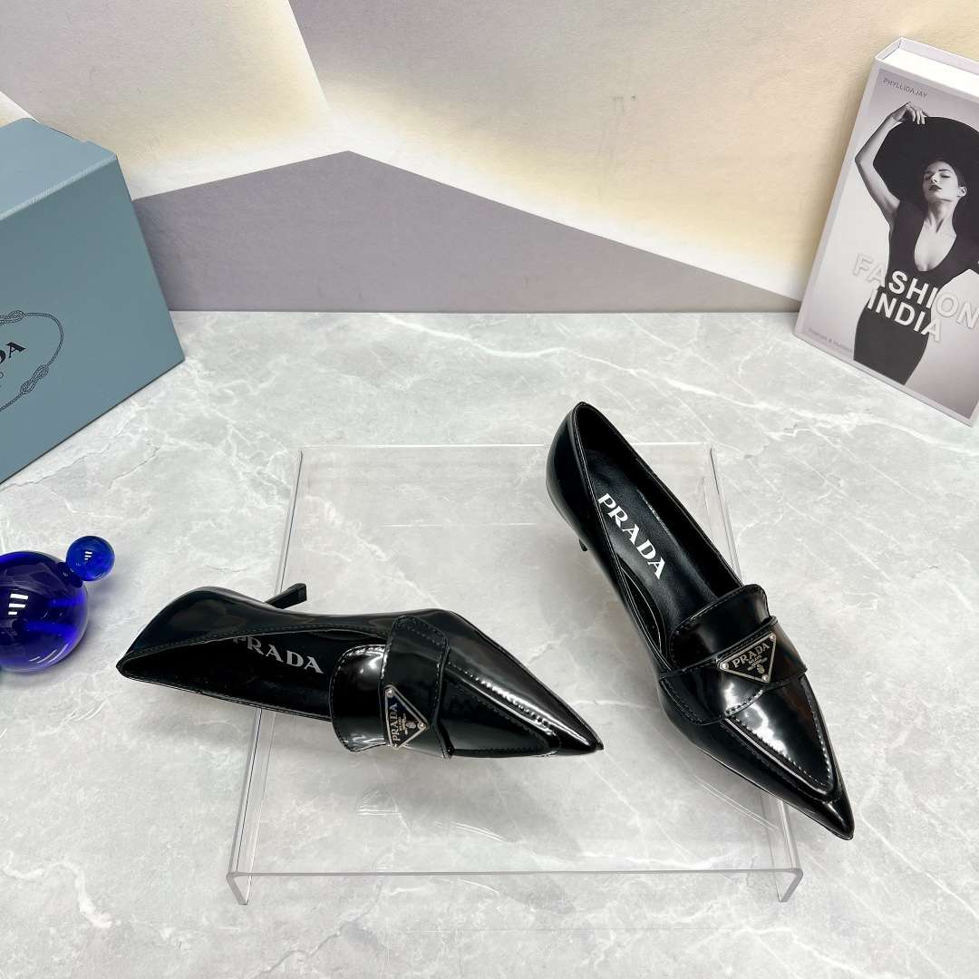 Pra*a Patent Pumps Black For Women