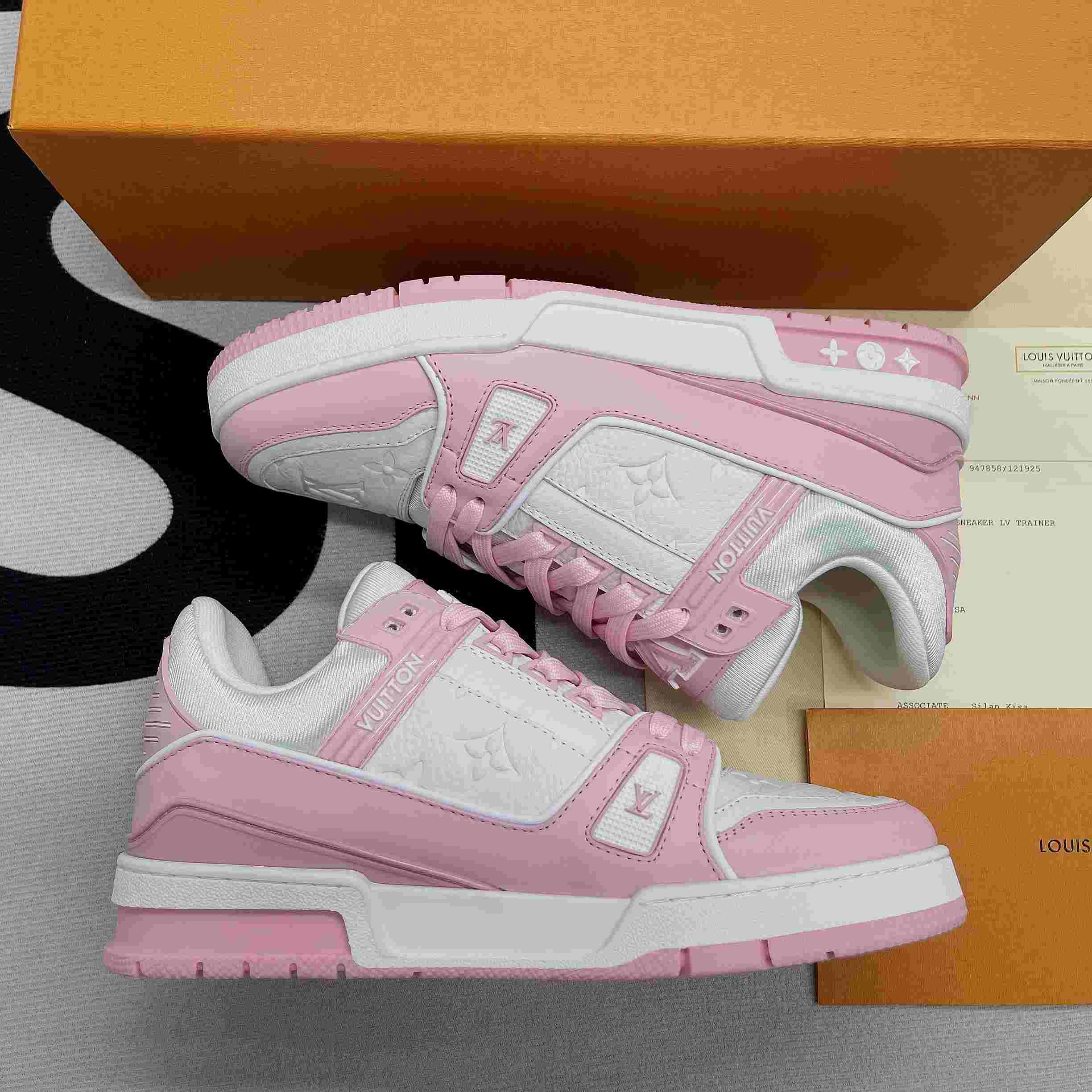 L0vis Vvtt0n LV Trainer Sneaker Pink For Men 1ABOEI