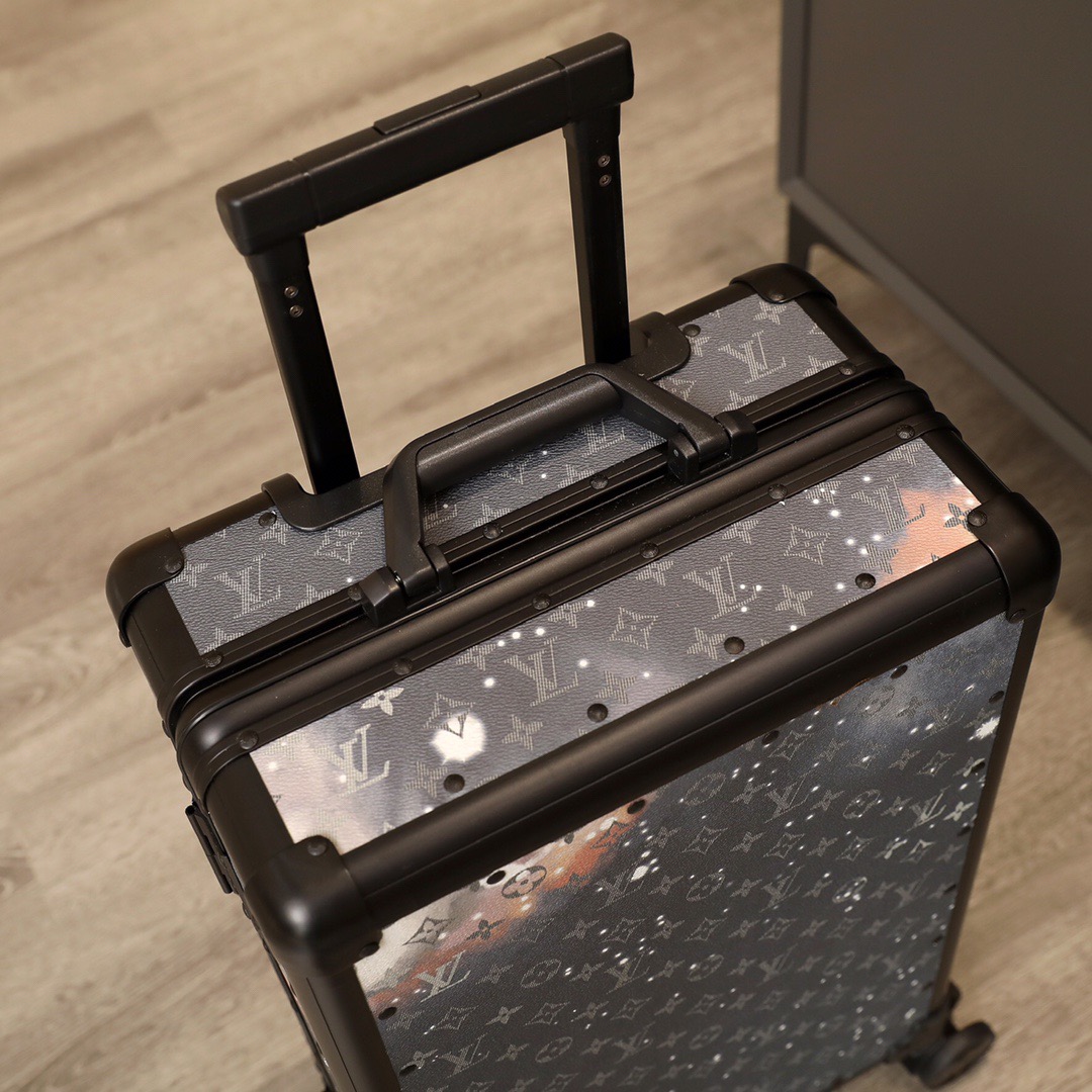 L0vis Vvtt0n Horizon 55 Silver 21.7in/55cm