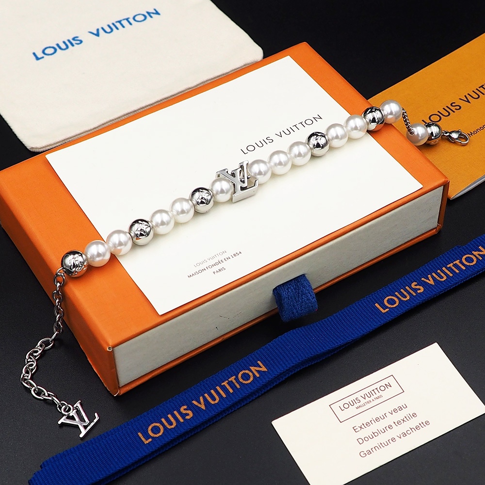 L0vis Vvtt0n Monogram Pearls Bracelet White For Women M0996A