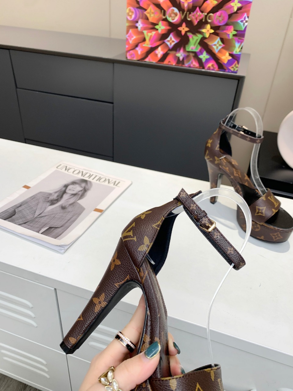 L0vis Vvtt0n Women’s Afterglow Platform Sandal Brown For Women LV