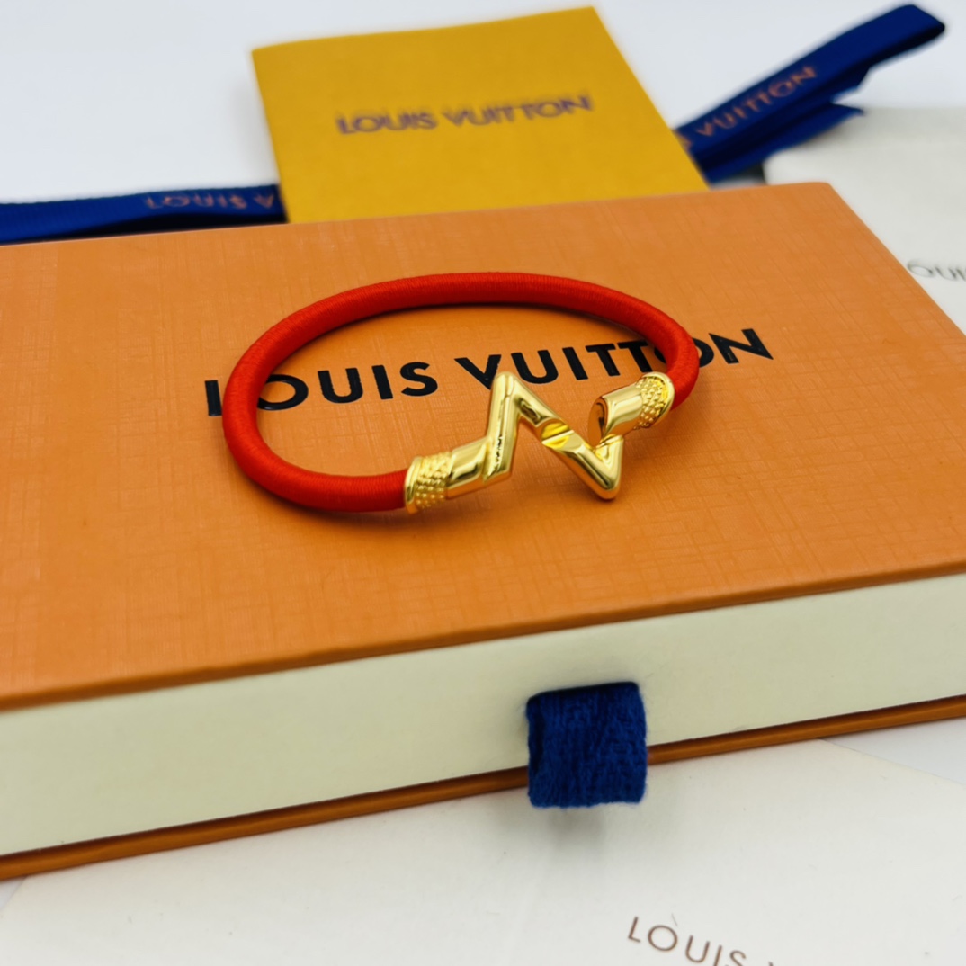 L0vis Vvtt0n Volt Upside Down Play Small Bracelet Yellow Gold