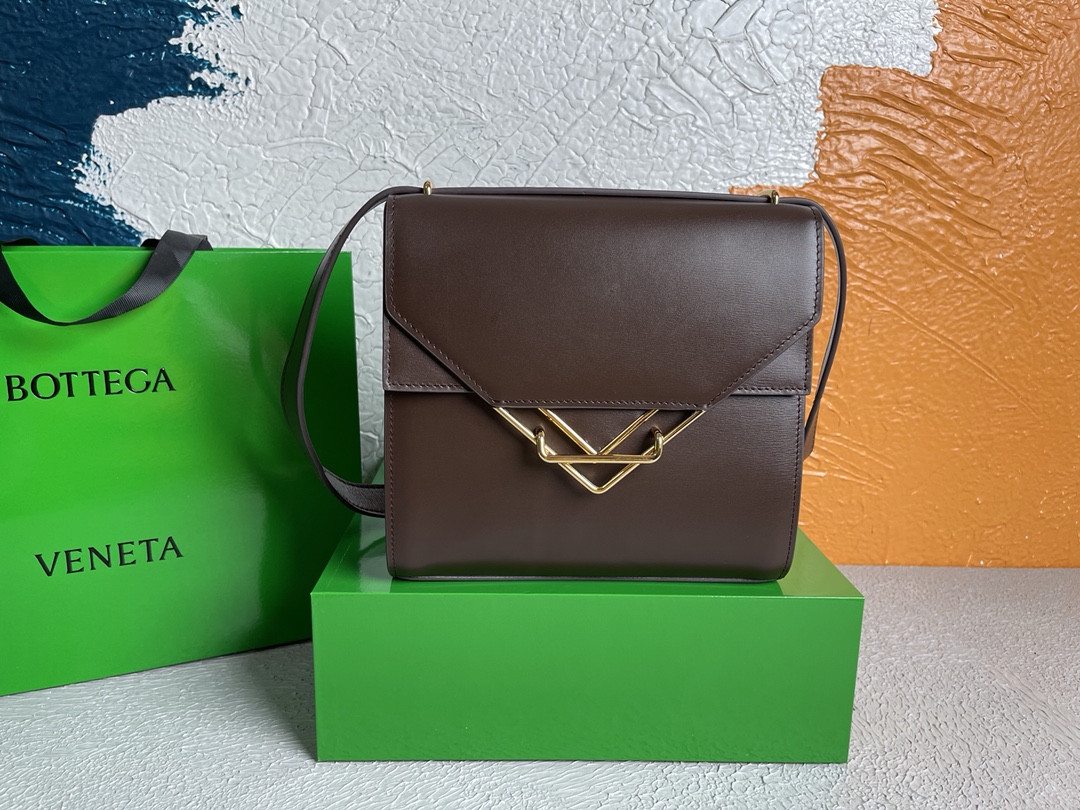 B0tt*ga Ven*ta Clip Bag Brown, For Women, Women’s Bags 9in/23cm
