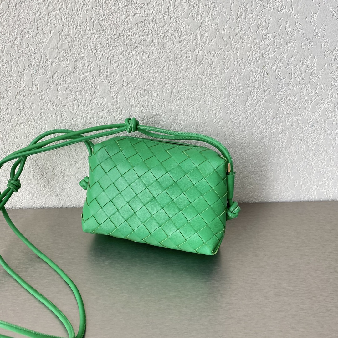 B0tt*ga Ven*ta Mini Loop Camera Bag Green, For Women, Women’s Bags 6.7in/17cm 680254V1G113722
