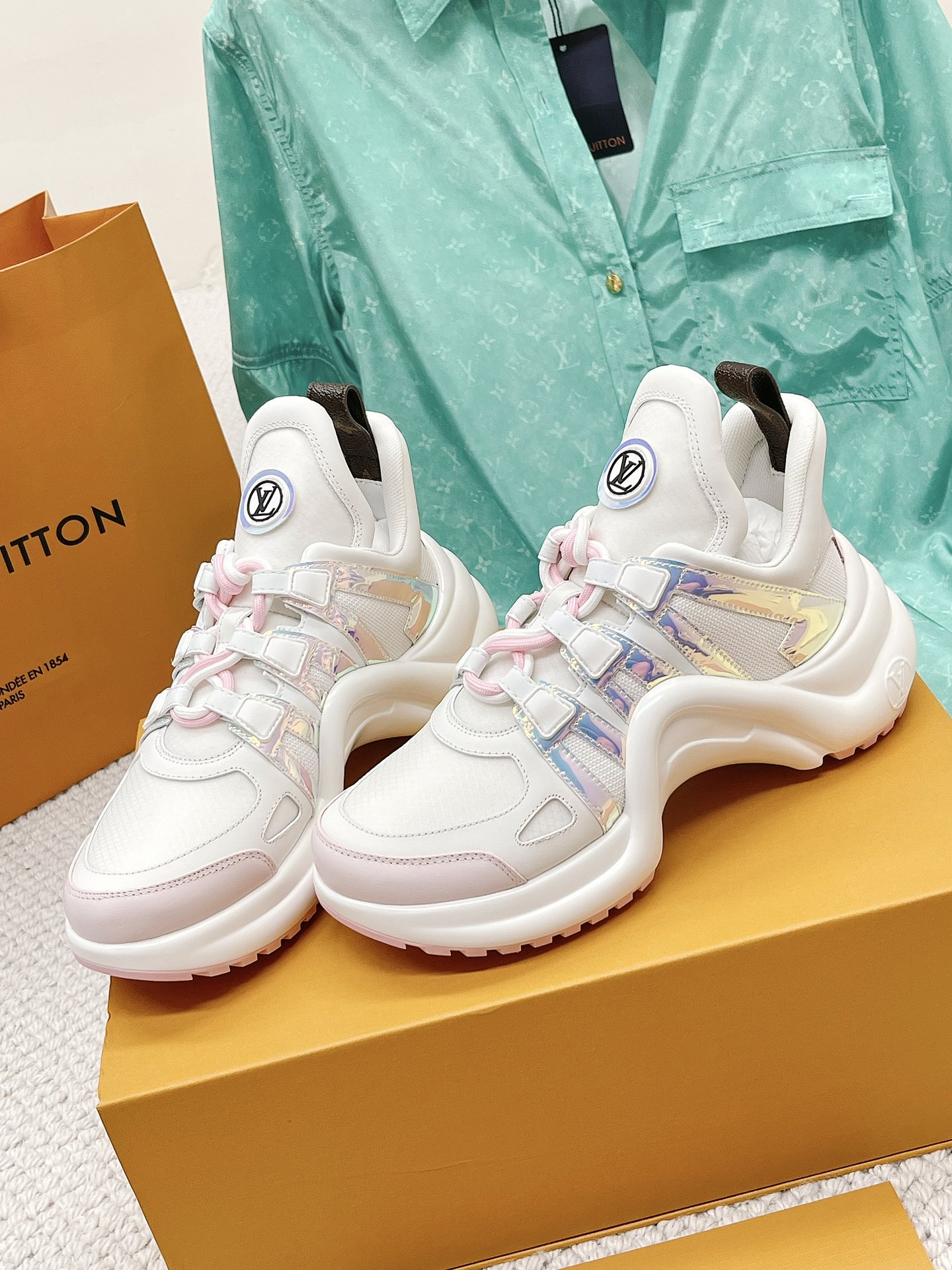 L0vis Vvtt0n Women’s LV Archlight Sneaker Pink For Women LV
