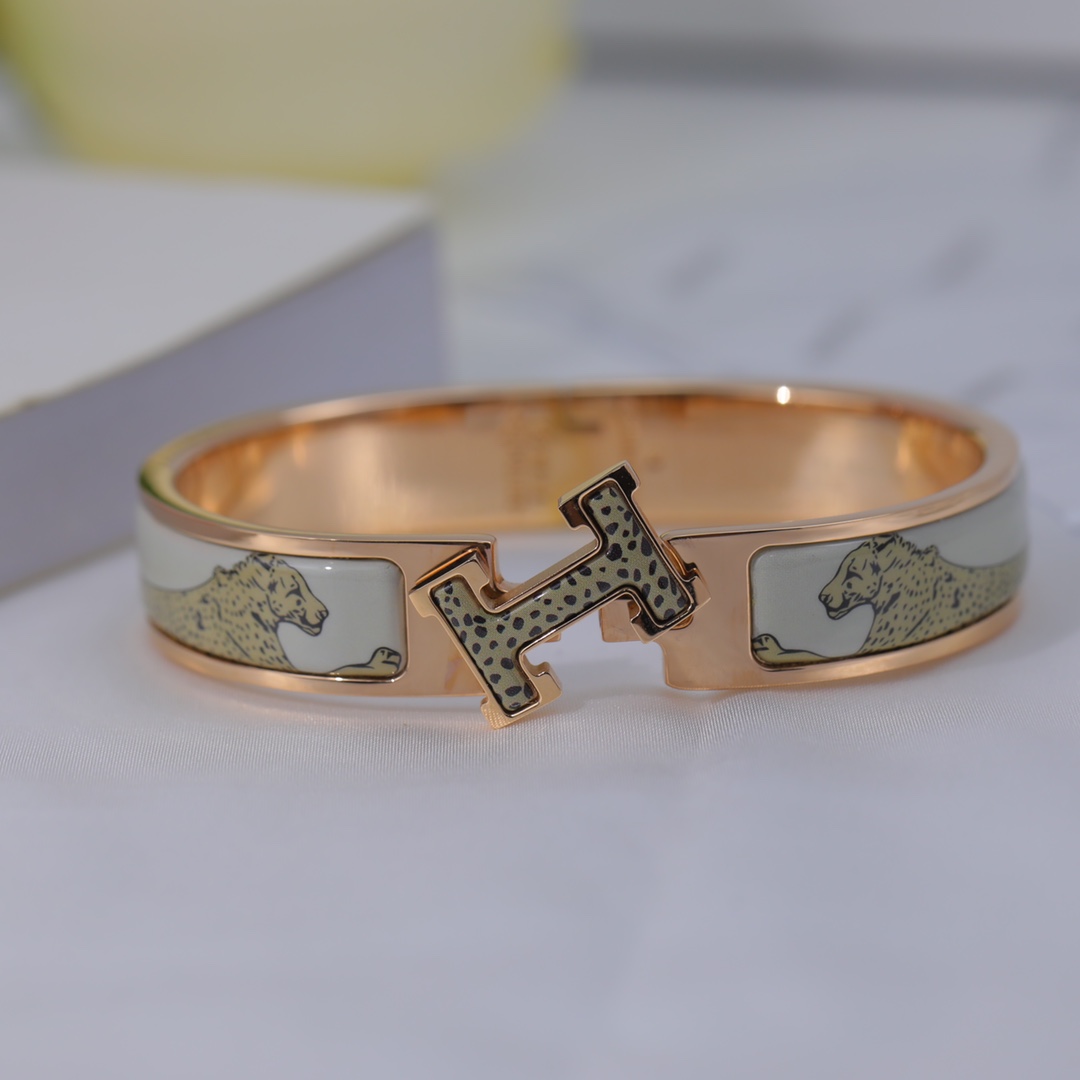 H**me5 Bracelet