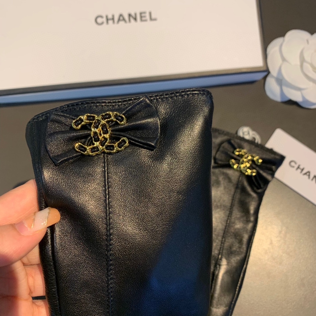 Ch**el Gloves In Black