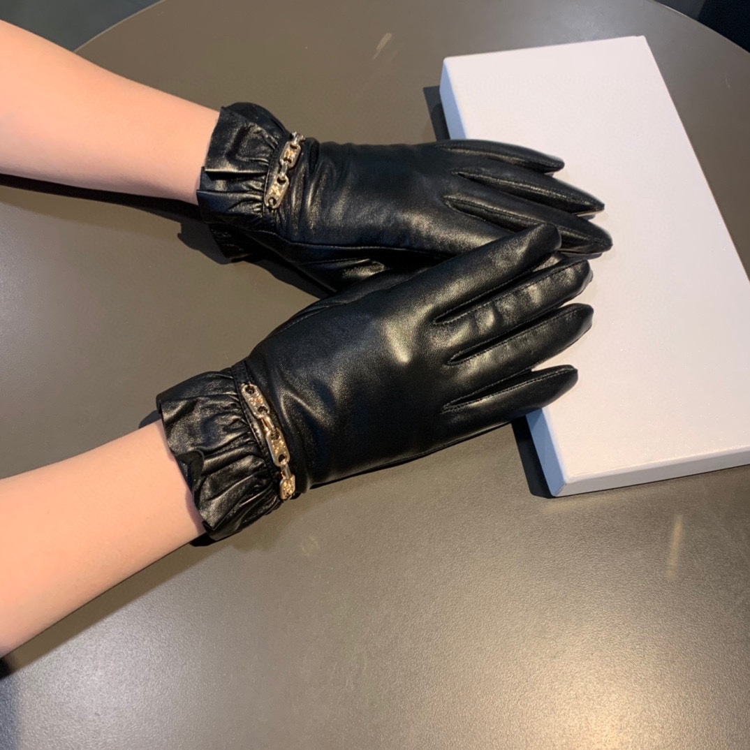 Ce1i*e Triomphe Gloves In Black