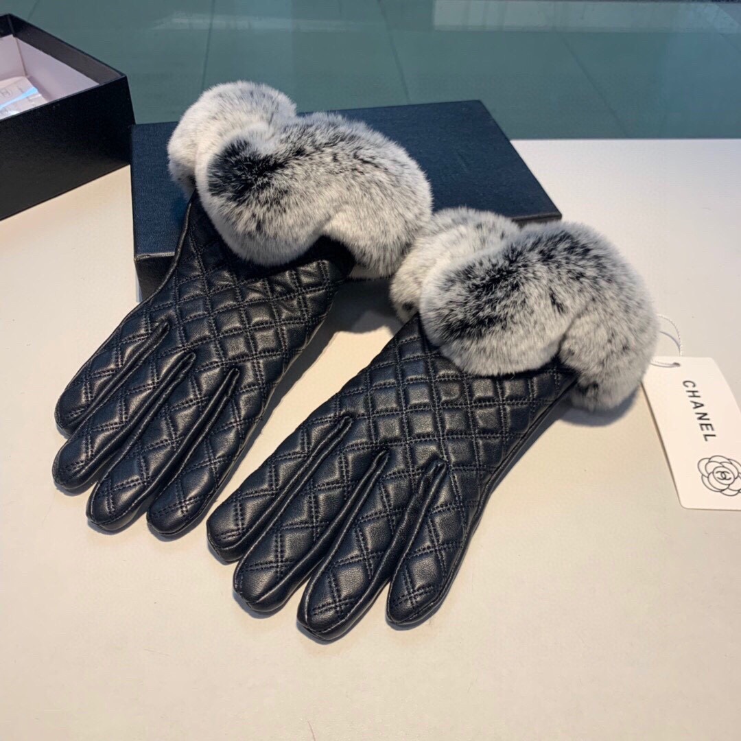 Ch**el Gloves In Black