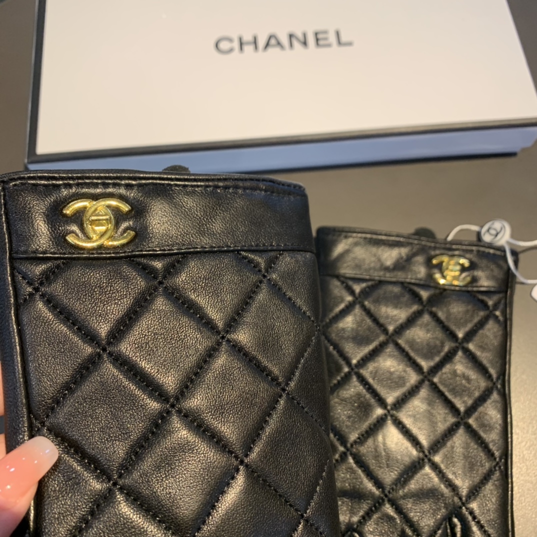 Ch**el Gloves In Black