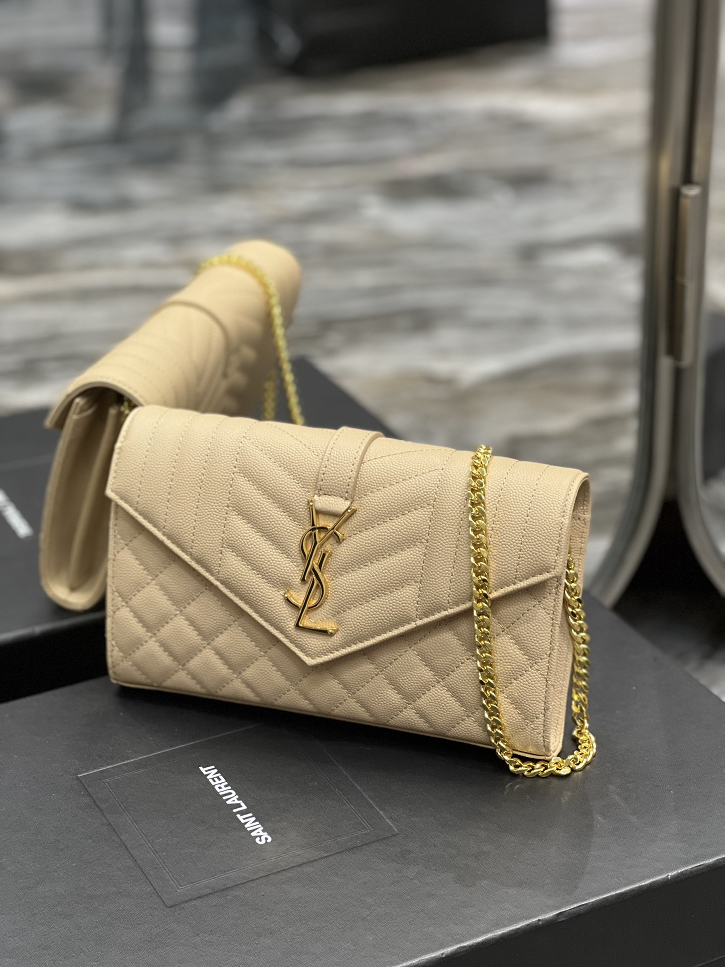 Sa1nt Lau*nt Envelope Small Chain Bag Beige For Women, Women’s Bags 8.6in/22cm Y51